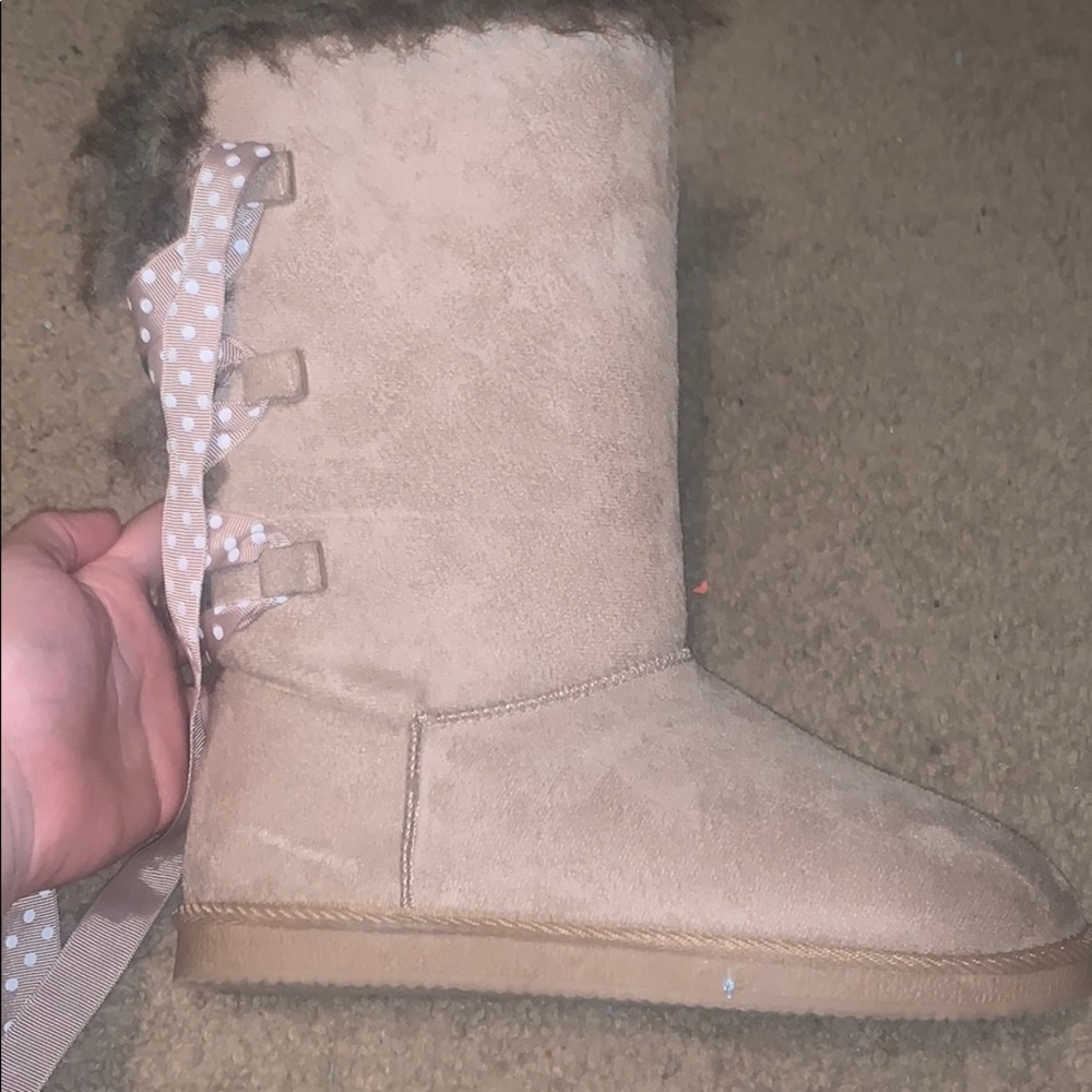 UGG like tan boots